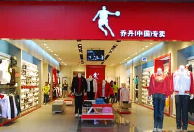 华伦天奴是哪个国家的牌子（华伦天奴属于什么档次）