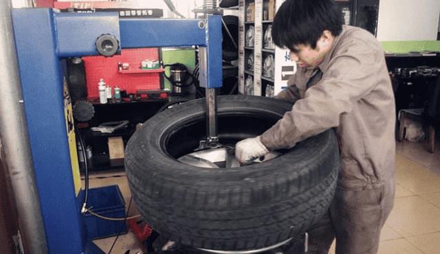 汽车轮胎要四个一起换还是先换两个（轮胎先换2个还是4个）