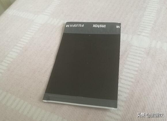 手机贴的钢化膜有气泡（手机贴膜里面有气泡怎么处理）