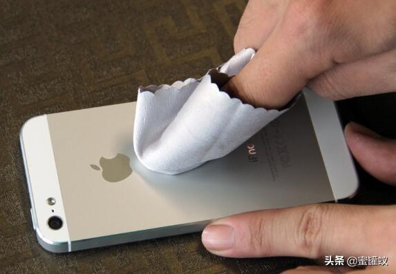 手机贴的钢化膜有气泡（手机贴膜里面有气泡怎么处理）