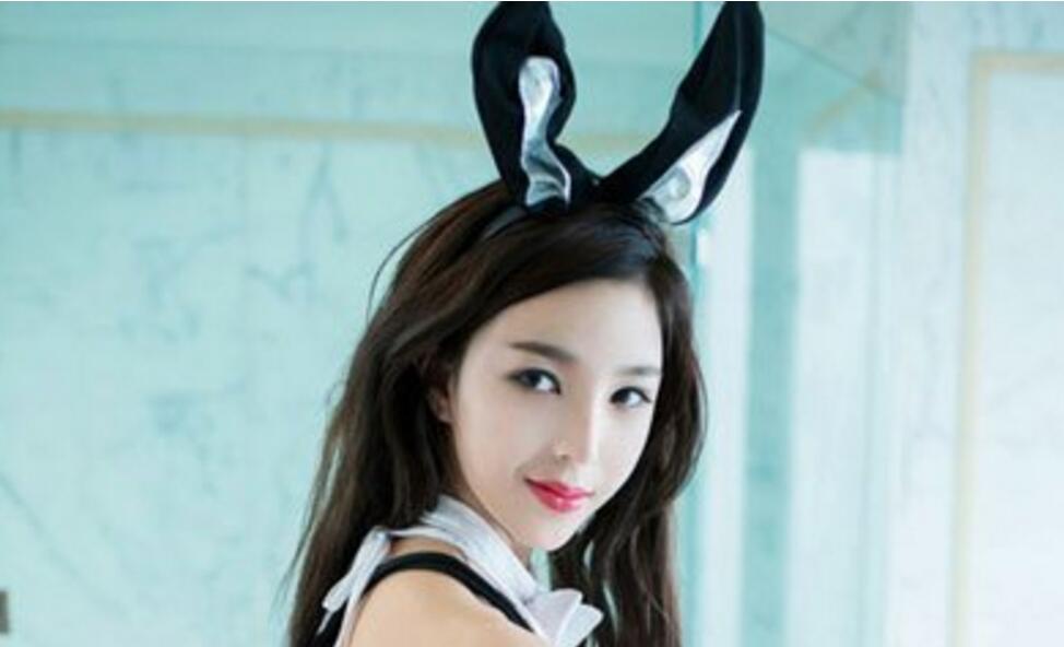 推女郎易阳与老外怎么回事 大尺度写真图片