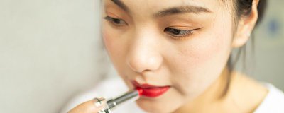 ​口红怎么用散粉定妆