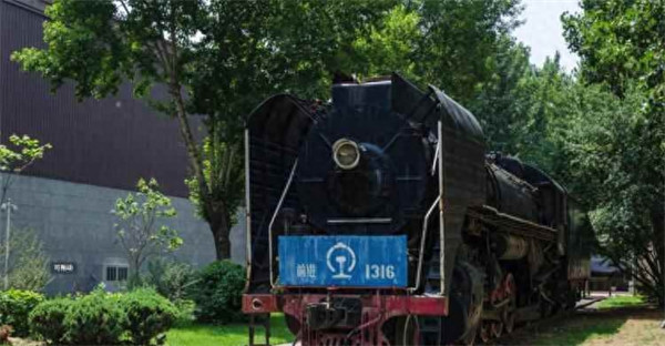 蒸汽火车是谁发明的(蒸汽火车什么时候发明的)