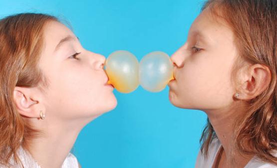 嚼口香糖能够缓解注意力 经常嚼口香糖对身体的利与弊 