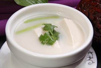 ​夏季补水就喝养生汤 有菜有肉有豆腐预防中暑