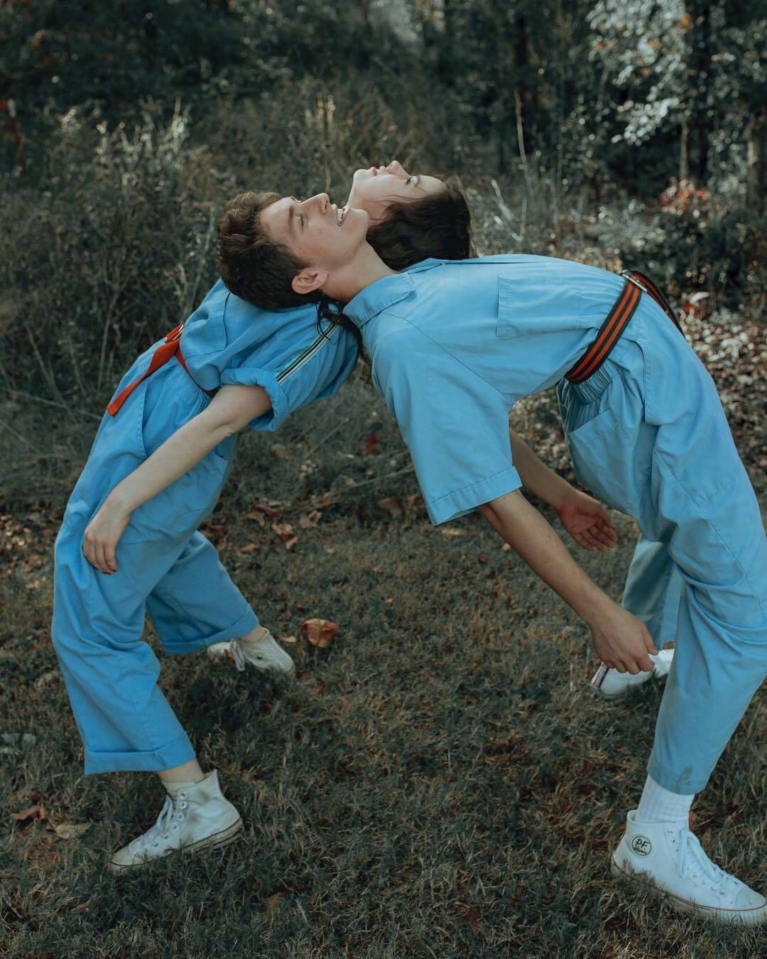 多人合照姿势参考，有点沙雕又有点艺术，朋友们一起拍起来