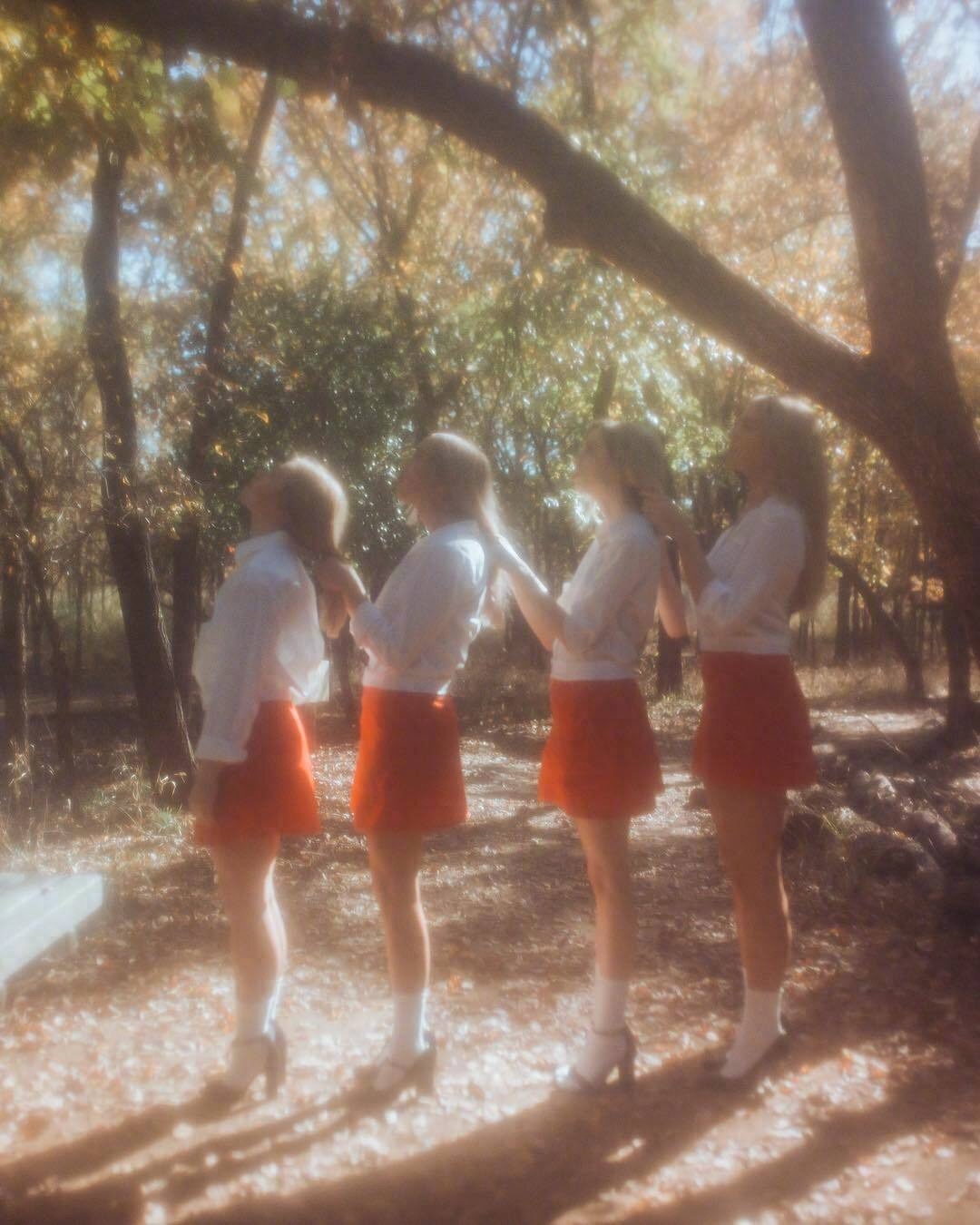 多人合照姿势参考，有点沙雕又有点艺术，朋友们一起拍起来