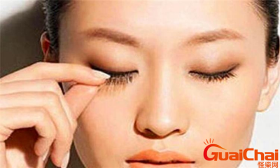 ​女人右眼跳是什么意思