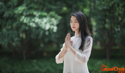 ​歌曲《问佛》太美了歌词 《问佛》这首歌表达了什么意思？