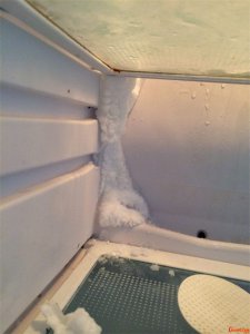 ​冰箱保鲜室结冰怎么回事怎么处理？夏天冰箱保鲜室结冰怎么回事