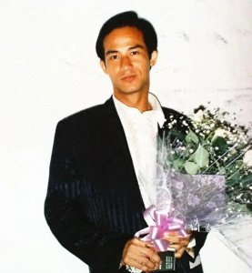 ​李子雄：秘娶小23岁回族美女，59岁得子，62岁还得商演挣奶粉钱