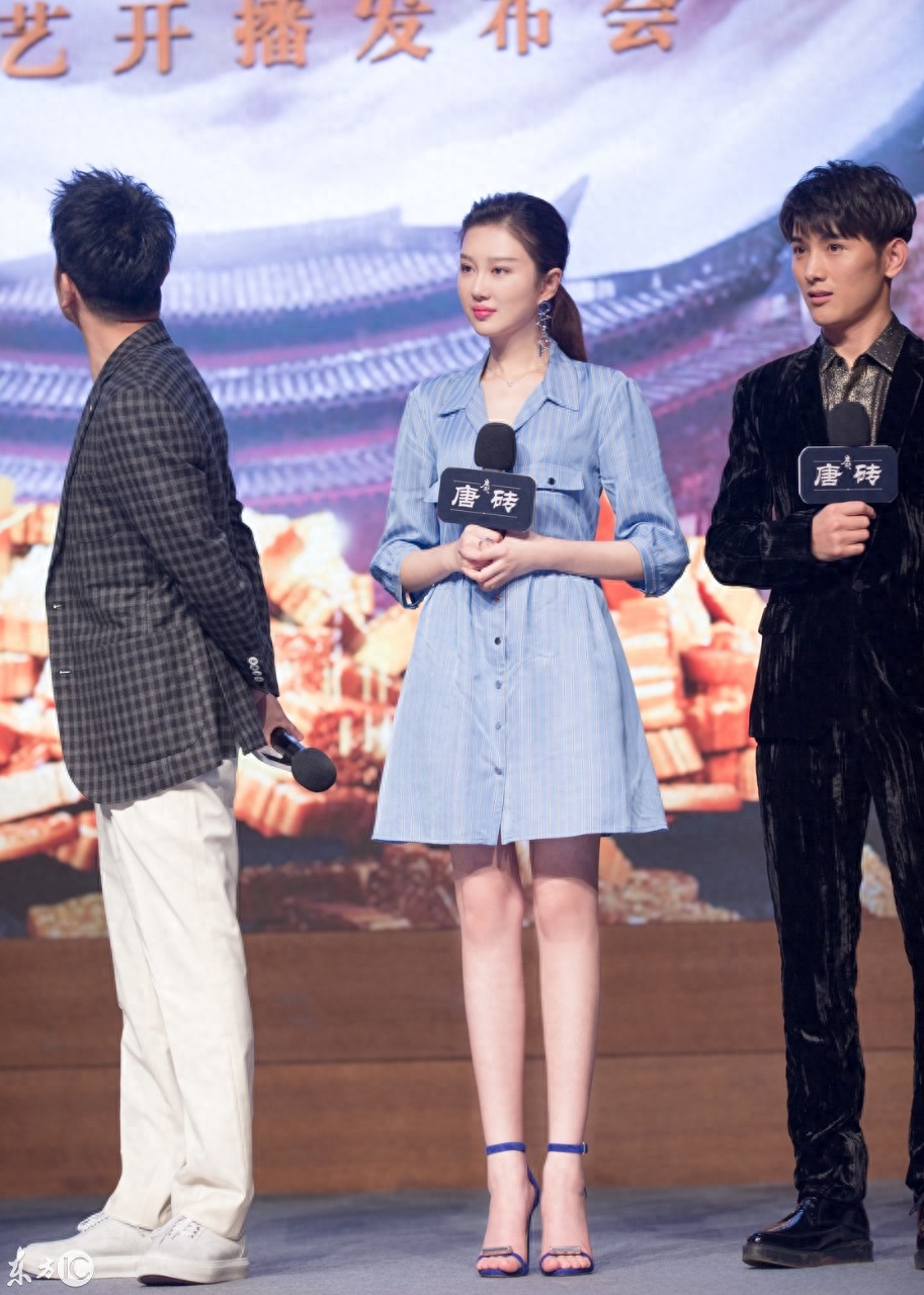 新文娱年度盛典最佳新星于子洋，这双大白直美腿，迟早要红