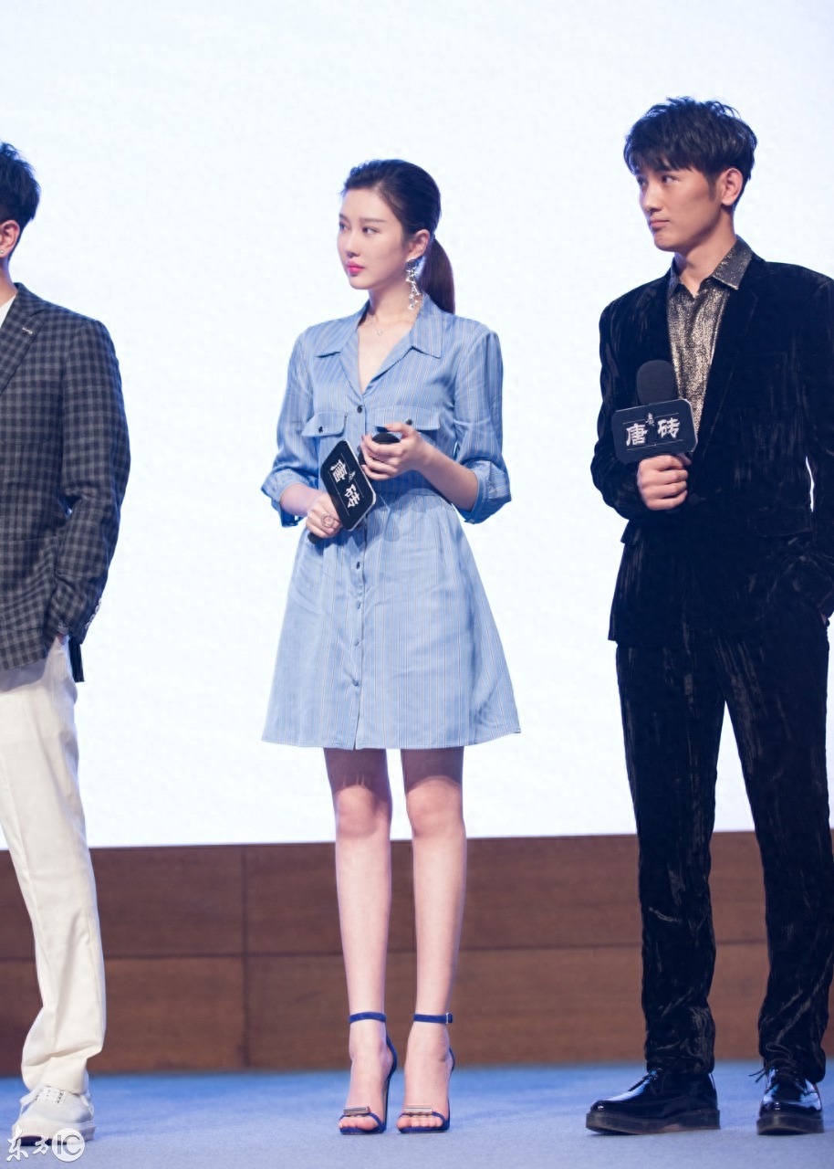 新文娱年度盛典最佳新星于子洋，这双大白直美腿，迟早要红