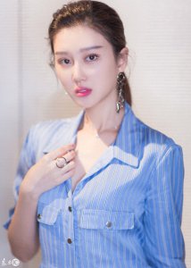 ​新文娱年度盛典最佳新星于子洋，这双大白直美腿，迟早要红