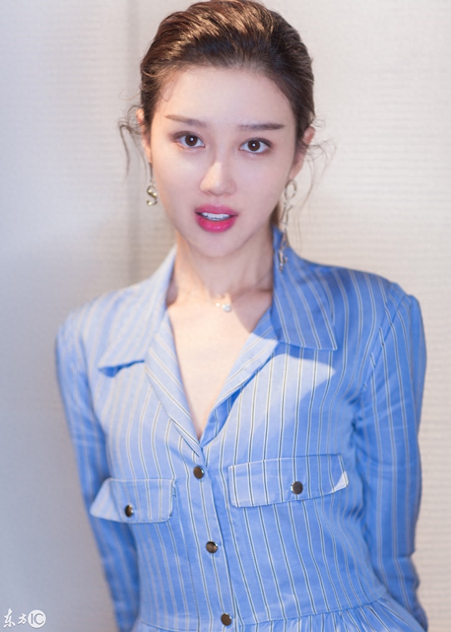 新文娱年度盛典最佳新星于子洋，这双大白直美腿，迟早要红