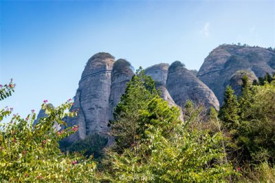 ​武当山位于哪个省(江西隐藏一座少为人知的“武当山”，99座奇峰引人入胜)