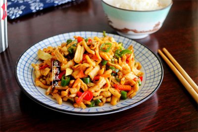 ​湖南香辣萝卜干的做法 香辣萝卜干的做法，爽脆开胃，越吃越香，炒一次可吃一周