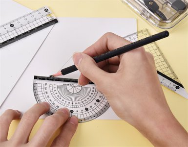 ​尺子的种类有哪些 学生文具尺子是什么材质的