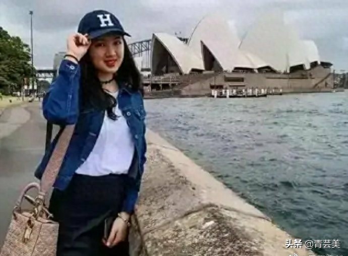 华为任正非小女儿姚安娜火了,一袭黑色高叉礼服颠倒众生,真美!