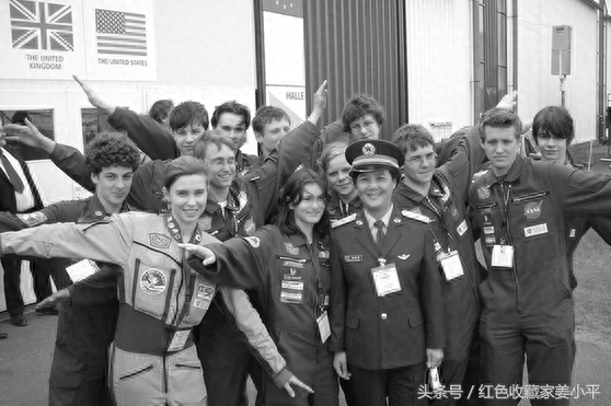 “功勋飞行员”岳喜翠，我军首位女飞行员将军