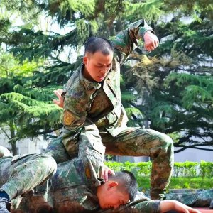 ​又一款！21式军装亮相！