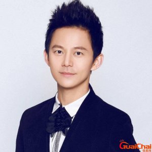 ​何炅一家三口照2022 何炅一家三口照2021