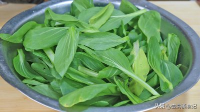 ​青菜怎么做 把青菜放锅里蒸一蒸，学会这样做，连挑食的孩子都爱吃