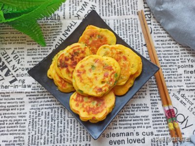 ​玉米面饼怎么做才松软？原来调面糊有讲究，蓬松柔软，做对了比面包还好吃