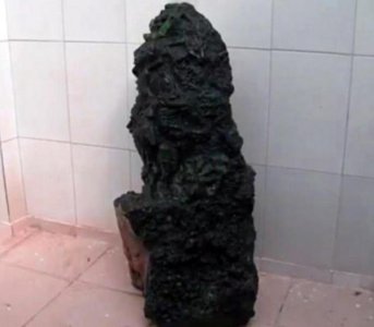 ​巴西挖出一块700斤翡翠，预计价值20亿