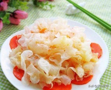 ​银耳用焯水吗凉拌银耳用焯水吗（凉拌银耳需要焯水吗？你是怎么做的）