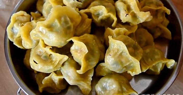 教你包玉米面蒸饺，吃起来很香，比用面粉包的都香！