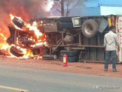 ​柬埔寨4号公路特大车祸！3车连环撞爆炸起火，已11死4伤