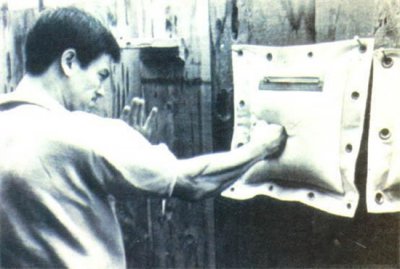 ​李小龙的寸拳爆发力有多强（李小龙的寸拳有多恐怖？一拳打飞泛美柔道冠军，彻