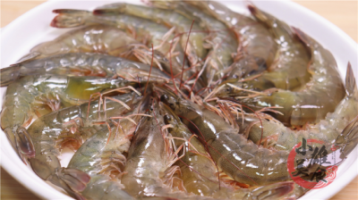 ​虾线如何快速去除干净（用吸管去虾线，太神奇！2秒一个，简单快速又干净，长