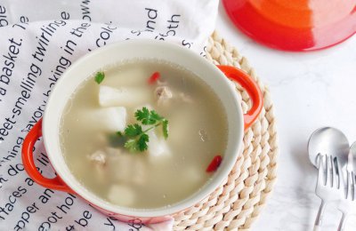 ​清炖排骨的最好的方法，先焯水就错啦，难怪汤混肉还腥