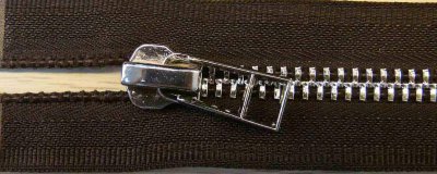 ​拉链卡起怎么办 拉链卡住了怎么处理