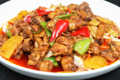 ​炖鸡肉怎么做呢？先焯水还是直接炖？都不对，教你一招，鲜嫩入味不腥不柴