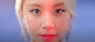 ​派对眼妆画法教程（女团感亮片眼妆画法！教你4大技巧日常、派对都亮眼）