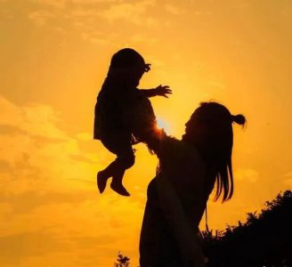 ​关于母爱的歌曲名字（关于母爱的流行歌曲）