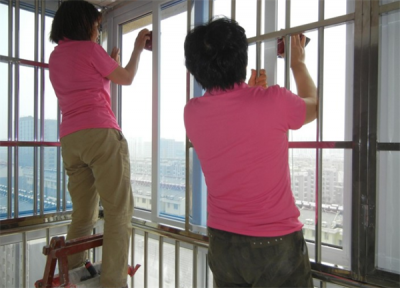 ​玻璃的清洗最好办法（玻璃的清洗最好办法是什么）