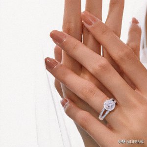 ​圣诞节送老婆什么比较浪漫（圣诞节送什么给老婆）