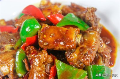 ​如何做红烧排骨 生意火爆的饭店招牌菜红烧排骨，厨师长手把手教你做法，绝对美