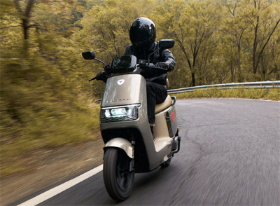 ​雅迪电动车所有车型价格(3款标杆电动车亮相，装6块大电池，配置拉满，3500块