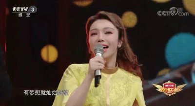 ​维妮娜的嘴(《黄金100秒》女主持人维妮娜，为什么几个月来总穿一件衣服？)
