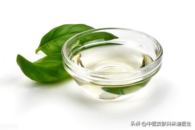 ​用什么洗脸可以祛斑最明显（白醋洗脸能淡斑，关键一步不要错）