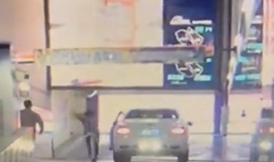 ​宾利最便宜多少钱一辆(400万的宾利，一个小动作就没了十几万！)