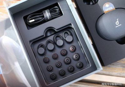 ​耳机充电仓正确充电方法(蓝牙耳机怎么在充电仓里充电)