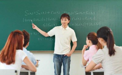 ​高中教师工资多少钱一个月 一般普通高中教师年收入薪资