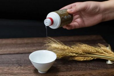 ​白酒有酸味(为什么白酒酸味越高酒越好)
