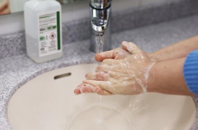 ​细菌超标600倍！公厕里的4样东西，劝你最好别碰